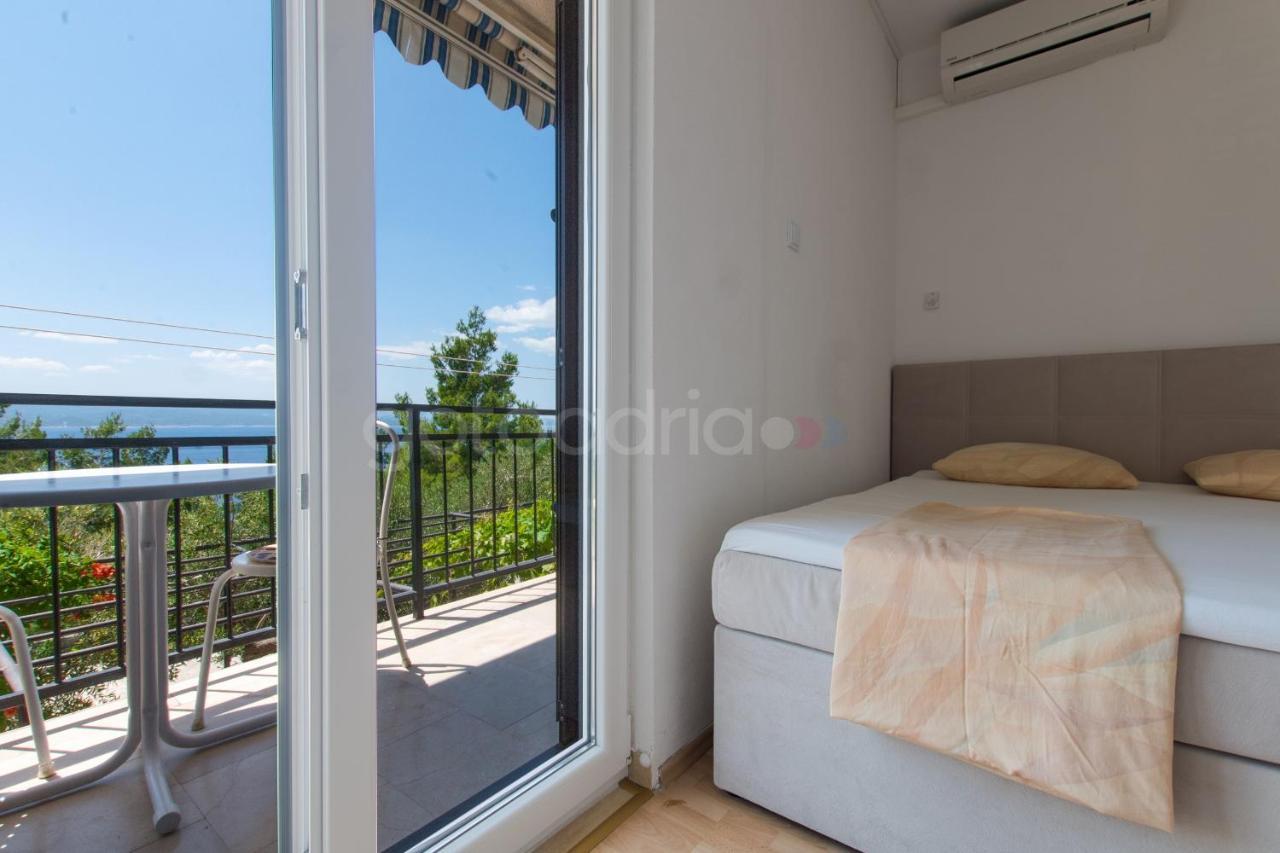 Near The Beach Apartments Jagodia Brela Exterior foto